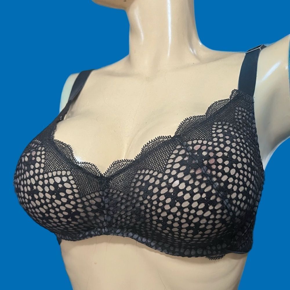 Victorias Secret Rare hard to find Very Sexy Unlined Scoop neck bra black 34DD